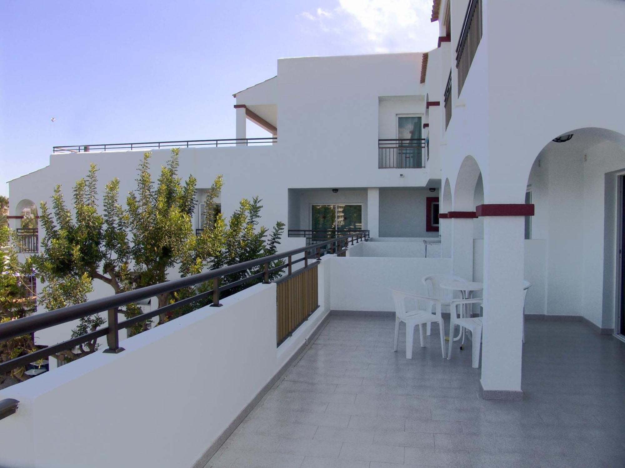 Apartamentos Playa Es Cana Экстерьер фото